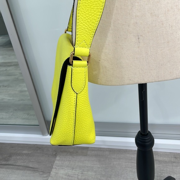 Women's Small Burberry Crossbody Bag In Neon Yellow Grained Calfskin - Picture 5 of 14